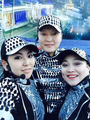 Жүжигчин гэр бүлийн содон сельфи